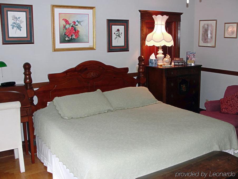 Friendly City Inn B&B Harrisonburg Room photo